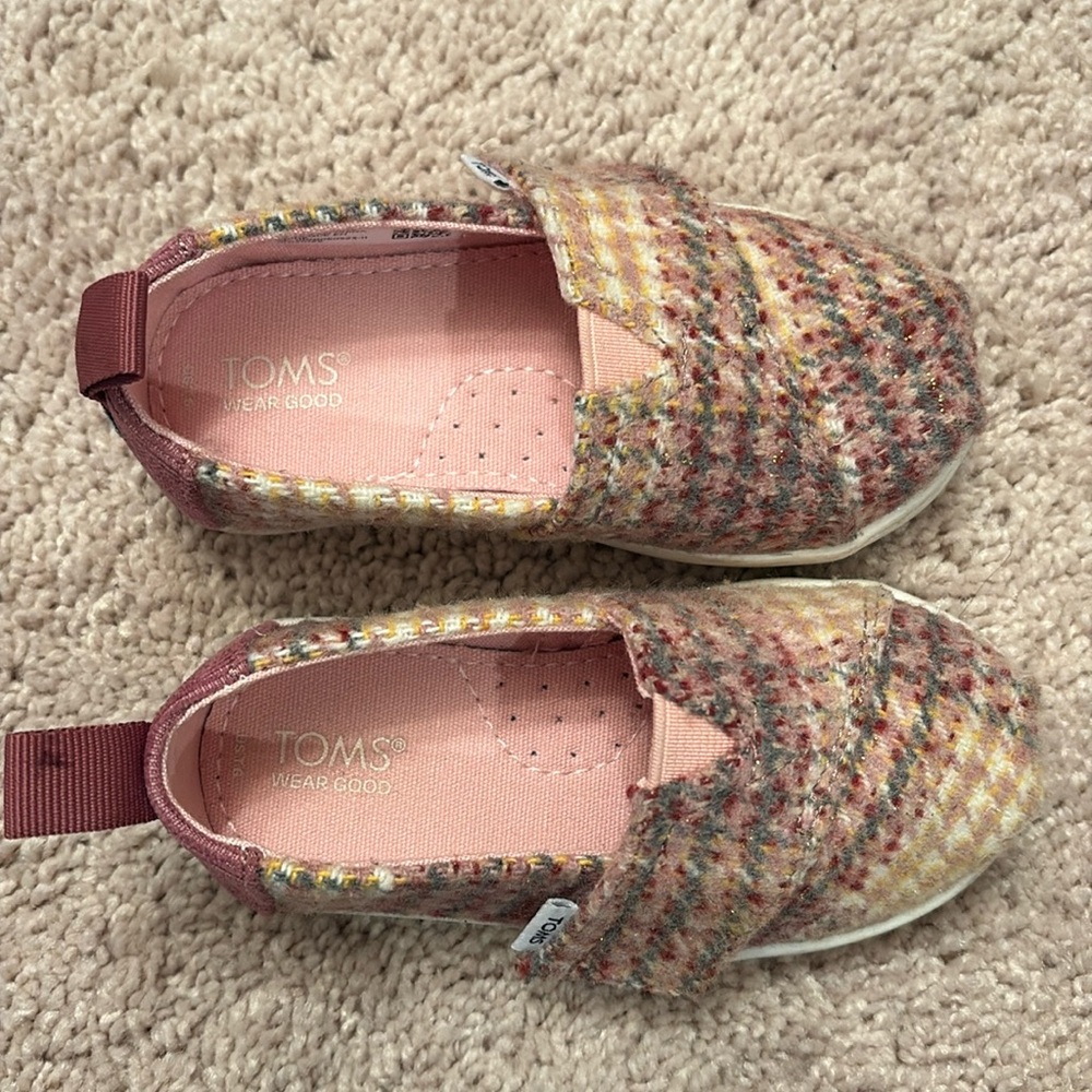 Toddler Tom’s pink size 6